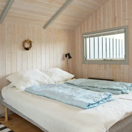 Two-bedroom Holiday In 12 * Hejls
