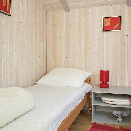 Two-bedroom Holiday In 12 Hébergement de vacances Hejls
